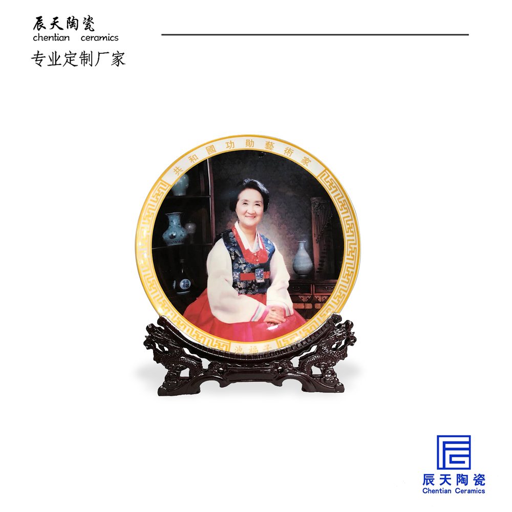 <b>國(guó)禮藝術(shù)大師陶瓷賞盤案例</b>